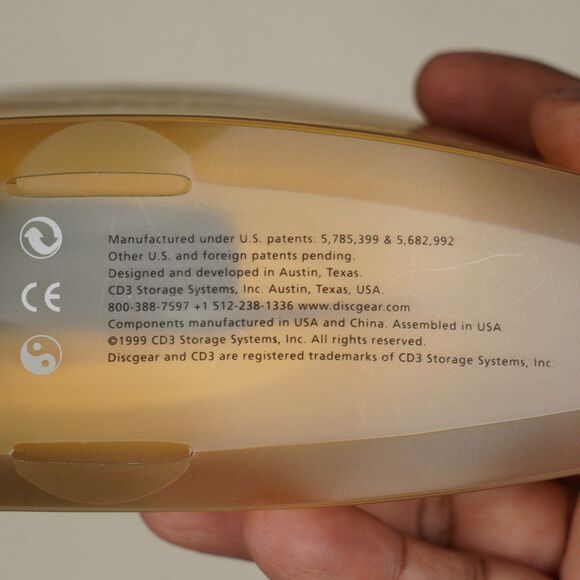 Vintage DiscGear 20 Disc Storage Organizer Yellow Textured Hard Case CD DVD USA - Picture 11 of 11